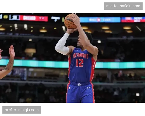 哈里斯无球跑动创造得分机会 活塞新援战术理解能力出色